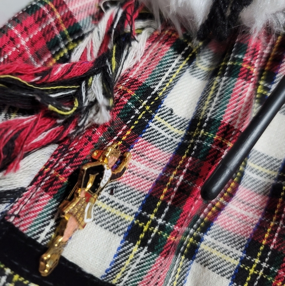 24 inch Porcelain Fiona Doll - Picture 4 of 13